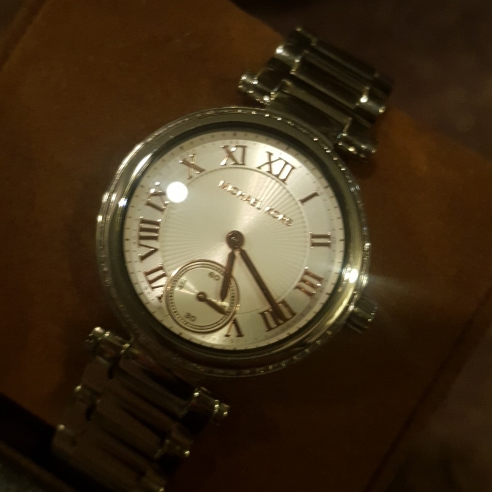 Watch - Picture 2 of 4